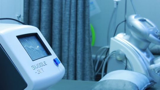 Cyfrowa rewolucja zmienia służbę zdrowia… Ale nie w Polsce