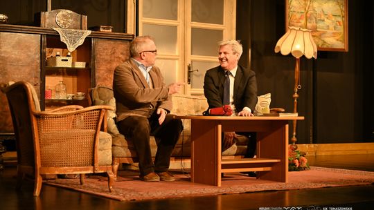 Czarna komedia, która bawi i niepokoi. „Pół na pół” na Tomaszowskich Teatraliach