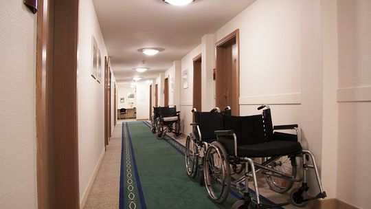 Czeka nas kumulacja pacjentów potrzebujących rehabilitacji po trzeciej fali COVID-19. Program NFZ w obecnym kształcie nie zapewnia wystarczającej pomocy