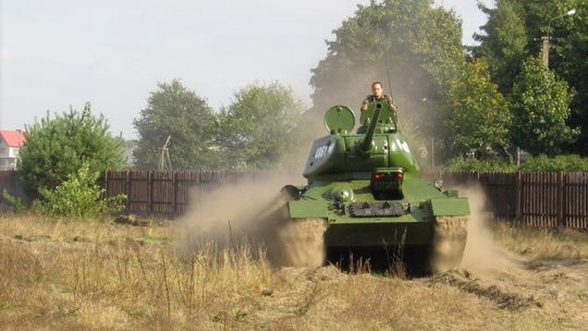 Czołgiem na pomoc dzieciom