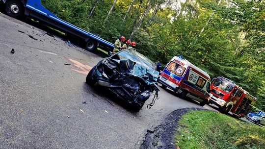 Czołowe zderzenie z ciężarówką