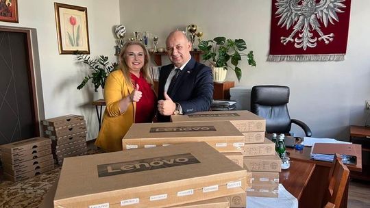 Czwartoklasiści dostaną laptopy