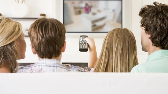 Czy telewizja w pakiecie z internetem się opłaca?