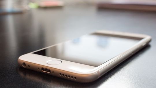 Czy warto porywać się na samodzielną naprawę telefonu?