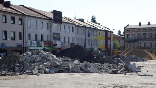 Czysty dywan i brudne firanki