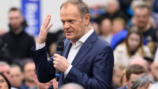 D. Tusk: nie powinniśmy mieć religii w szkołach