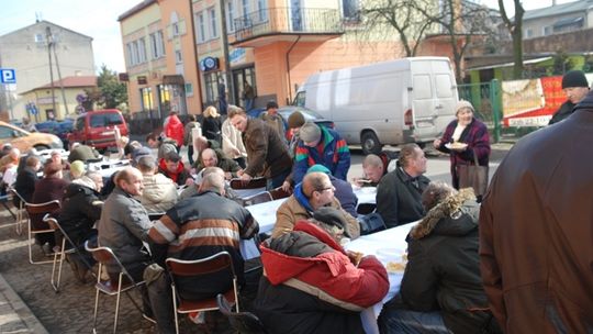 Dębiec nakarmił potrzebujących