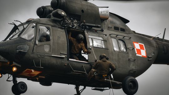 Desant ze śmigłowca i techniki linowe. Emocji podczas ćwiczeń nie brakuje