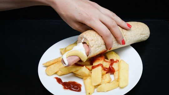 Dietetyczka: w upalne dni należy unikać produktów smażonych i fast food-ów