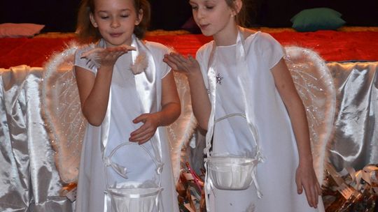 Do Miejskiego Centrum Kultury „przyleciały” anioły z powiatu tomaszowskiego