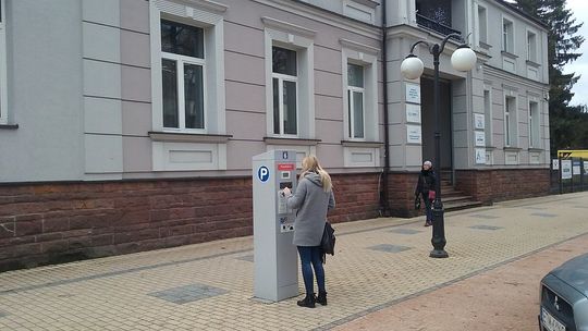 Droższe parkowanie w strefie. Wyższe opłaty. Tomaszowianie mogą parkować taniej 
