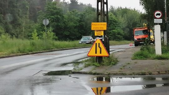 Drugą stroną ulicy....