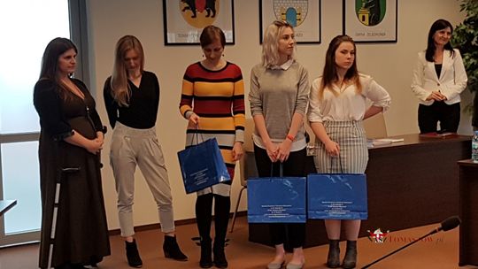 Drugie miejsce uczennic Liceum Plastycznego w Przeglądzie Rysunku, Malarstwa i Rzeźby w Katowicach