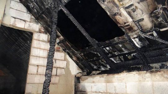 Duży pożar budynku mieszkalnego w Lipiankach. Ogromne straty, mieszkańcy stracili dach nad głową...