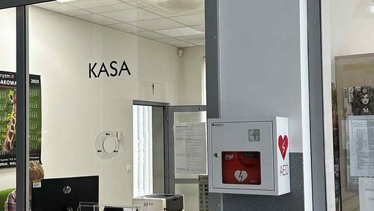 Dwa defibrylatory AED w Starostwie. Więcej bezpieczeństwa dla mieszkańców powiatu