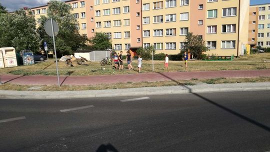 Dzieci przy skrzyżowaniu