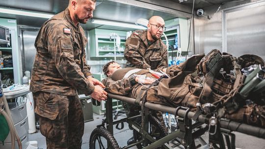 Dzielny Tygrys ’25: PJEM z Nowego Glinnika i 12. Brygada Zmechanizowana trenują MEDEVAC w Drawsku Dzielny Tygrys ’25: PJEM z Nowego Glinnika i 12. Brygada Zmechanizowana trenują MEDEVAC w Drawsku