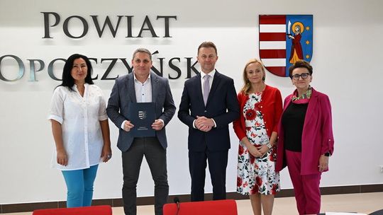 Dziewięcioro nauczycieli z awansem. Uroczystość w Powiecie Opoczyńskim