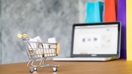 E-commerce: jak zacząć i jak odpowiednie zdjęcia produktów pomagają odnieść sukces?