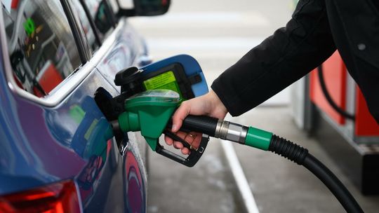 e-petrol.pl: od poniedziałku tankowanie znów będzie droższe