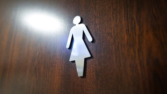 Eksperci: nawet jedna kropla krwi w moczu może być objawem raka pęcherza lub dróg moczowych