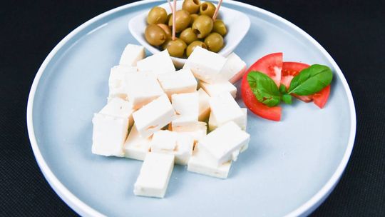 Eksperci radzą, po które łatwo dostępne produkty sięgać, by zadbać o zdrowie jelit
