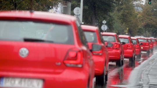 Eksperci: w tym roku nie będzie wyprzedaży rocznika w salonach samochodowych