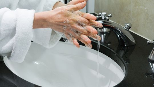 Eksperci z UM we Wrocławiu: Polacy bywają na bakier z higieną, choć zaczęli dbać o czystość rąk