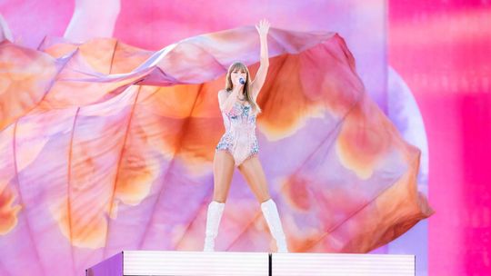 Ekspert: wydatki turystów w związku z koncertami Taylor Swift w Warszawie mogą sięgnąć nawet ok. 190 mln zł