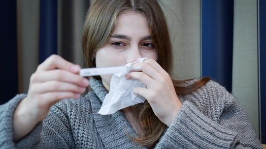 Ekspertka: nie mamy pewności, jakie konkretnie wirusy obecnie dominują w Polsce