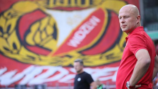 Ekstraklasa piłkarska - Janusz Niedźwiedź nie jest już trenerem Widzewa