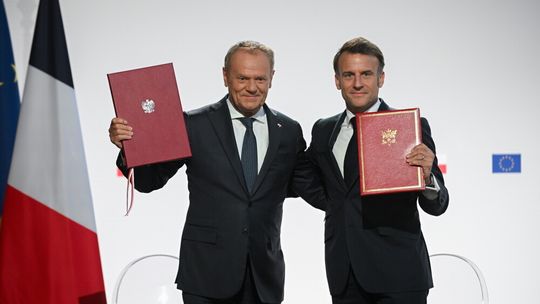 Emmanuel Macron i Donald Tusk podpisali traktat polsko-francuski