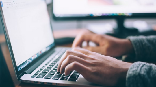 Ewolucja Nowoczesnych Mediów: Wzrost Aktywności Online