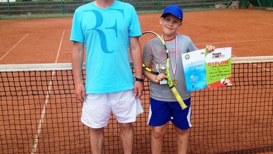 Filip Ostrowski na  podium w turniejach Tenis 10