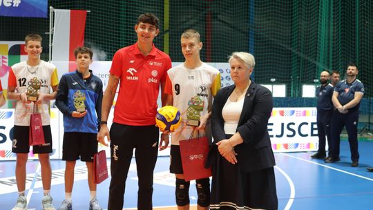 Finał siatkarskiej rywalizacji w Arenie Lodowej. Tomaszów gościł młodych zawodników z całej Polski