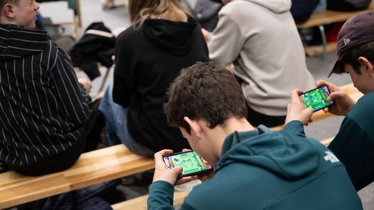 FOMO - lęk, że będąc offline coś przeoczymy - to problem, z którym mierzymy się także w święta