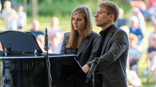 Fortepianowe dźwięki przegoniły chmury nad miastem