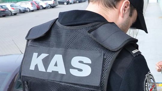 Funkcjonariusze skarbówki zatrzymali transport 18 ton przeterminowanych bakalii