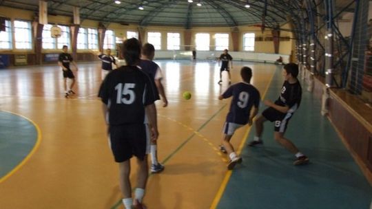 FUTSAL: Ostatnia kolejka wyłoni mistrza. Kandydatów mamy trzech!
