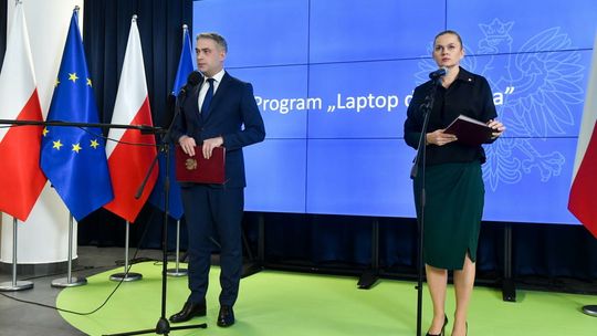 Gawkowski: dzisiaj zawieszamy program "Laptop dla ucznia"