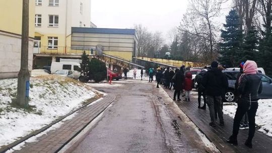 Gigantyczne kolejki oczekujących na wymaz