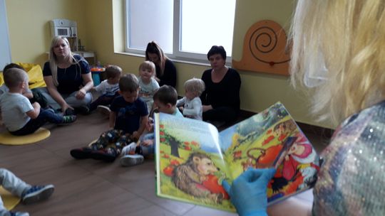 Głośne czytanie w Przedszkolu Integracyjnym „Iskiereczki”