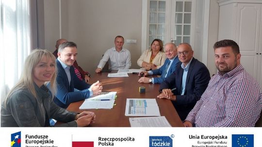 Gmina Tomaszów w końcu podpisała umowę na rewitalizację terenów nad Zalewem Sulejowskim