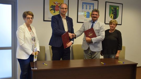 Gminy Ujazd i Lubochnia wzbogacą się o samochody do przewozu osób niepełnosprawnych