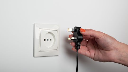 Gniazda elektryczne - Rodzaje, zastosowania i zasady bezpiecznego montażu