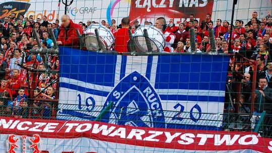 Grali rywale: Rezerwy Legii gromią beniaminka. Widzew wygrywa z Ruchem Chorzów