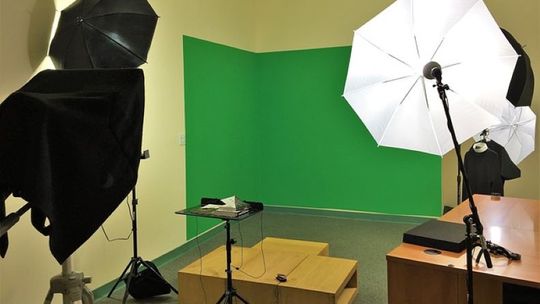Greenscreen czy cyklorama – jakie tło filmowe wybrać