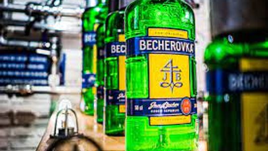 Grupa Maspex sfinalizowała zakup czeskiego producenta likieru Becherovka