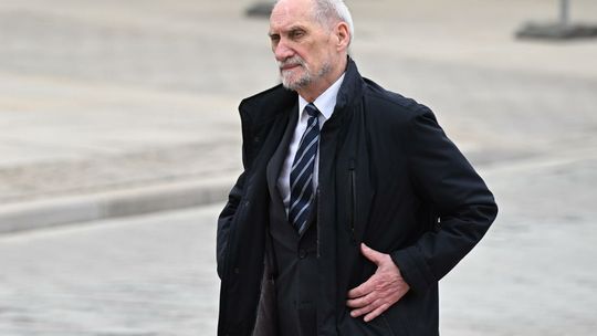 Hołownia: Macierewicz powinien odpowiedzieć za działania podkomisji smoleńskiej