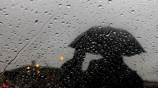 Hydrolog: ulewne deszcze nie rozwiązują problemu suszy – wręcz go pogłębiają